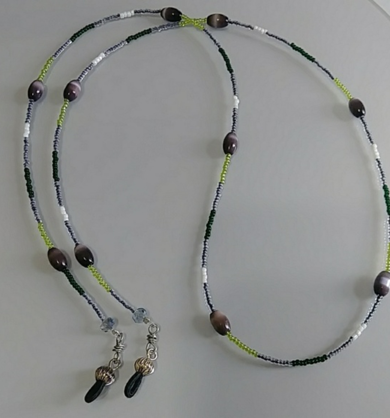 (701-EGC) - Description: Seed Beads, Faceted Glass Bead, Silver Plated Eyeglass Holder. Dimension: 32' L (Inches)